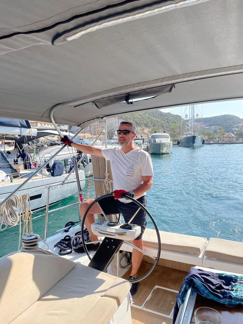 Successful Sailing - Skipper Thomas Lindloff beim Segeln auf dem Meer