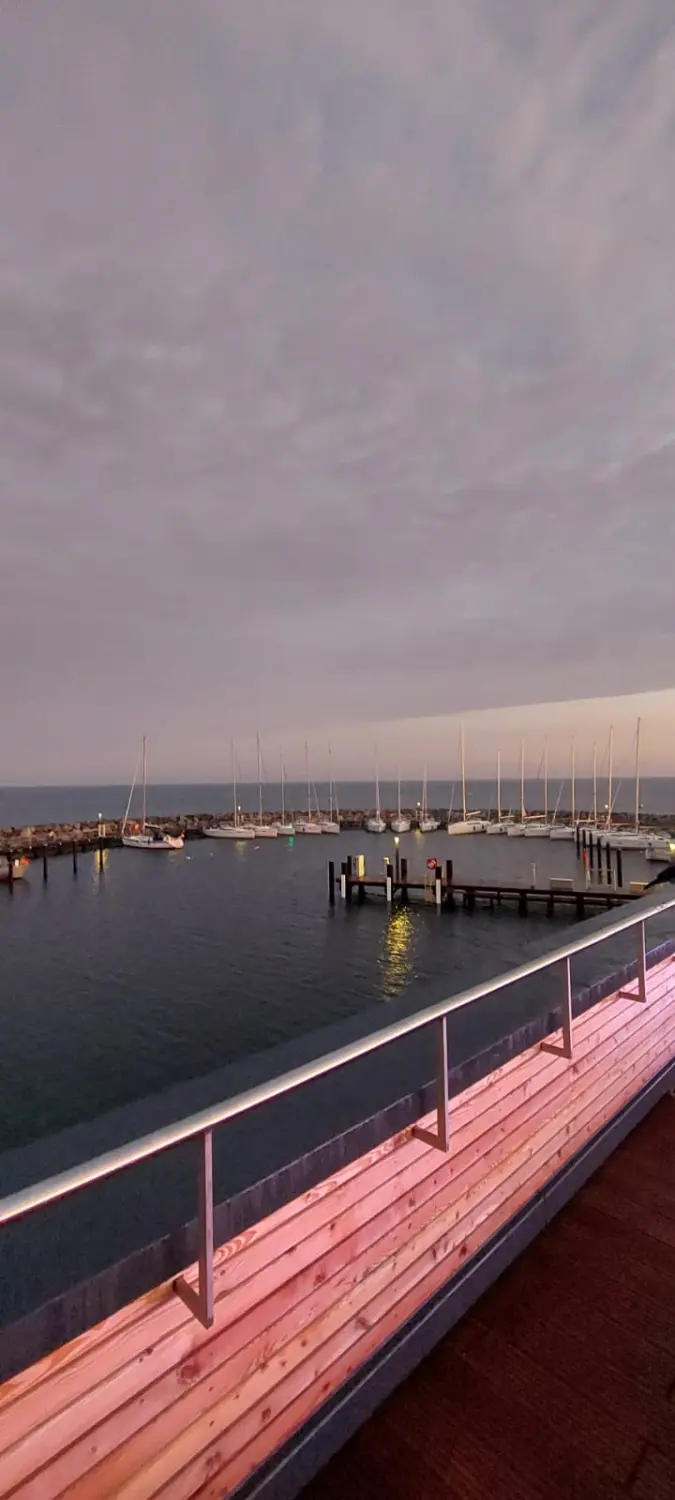 Successful Sailing - Skipper Thomas Lindloff beim Segeln auf dem Meer 