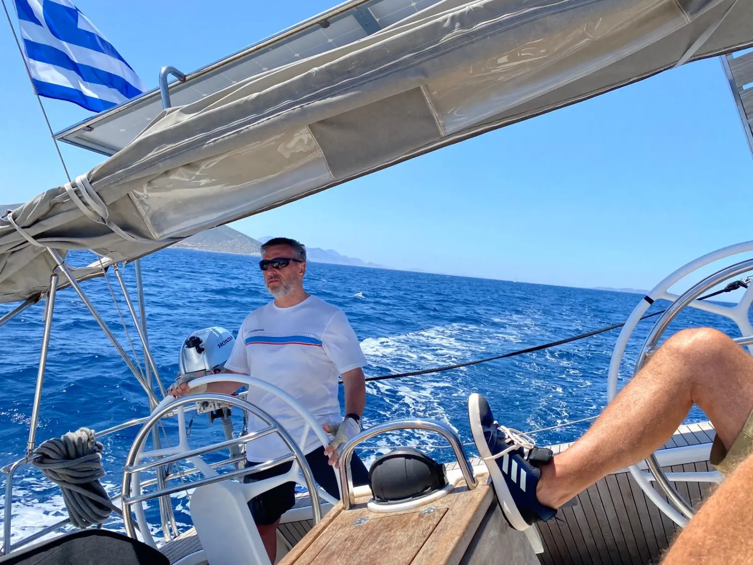 Successful Sailing - Skipper Thomas Lindloff beim Segeln auf dem Meer