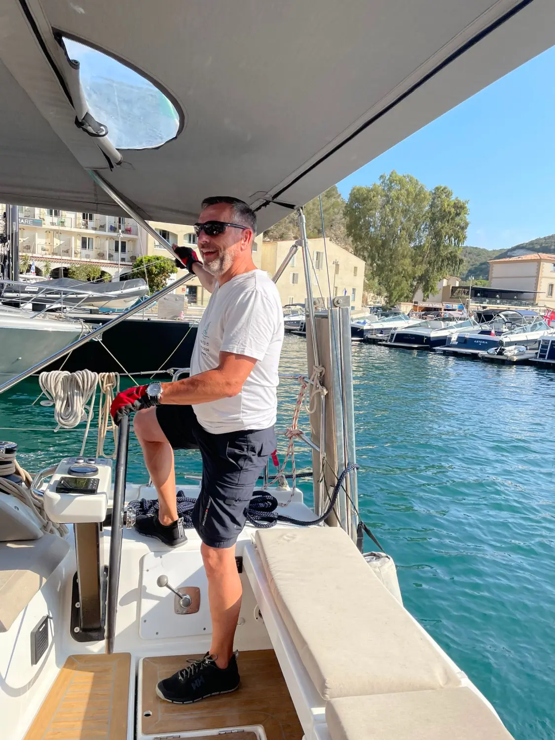 Successful Sailing - Skipper Thomas Lindloff beim Segeln auf dem Meer