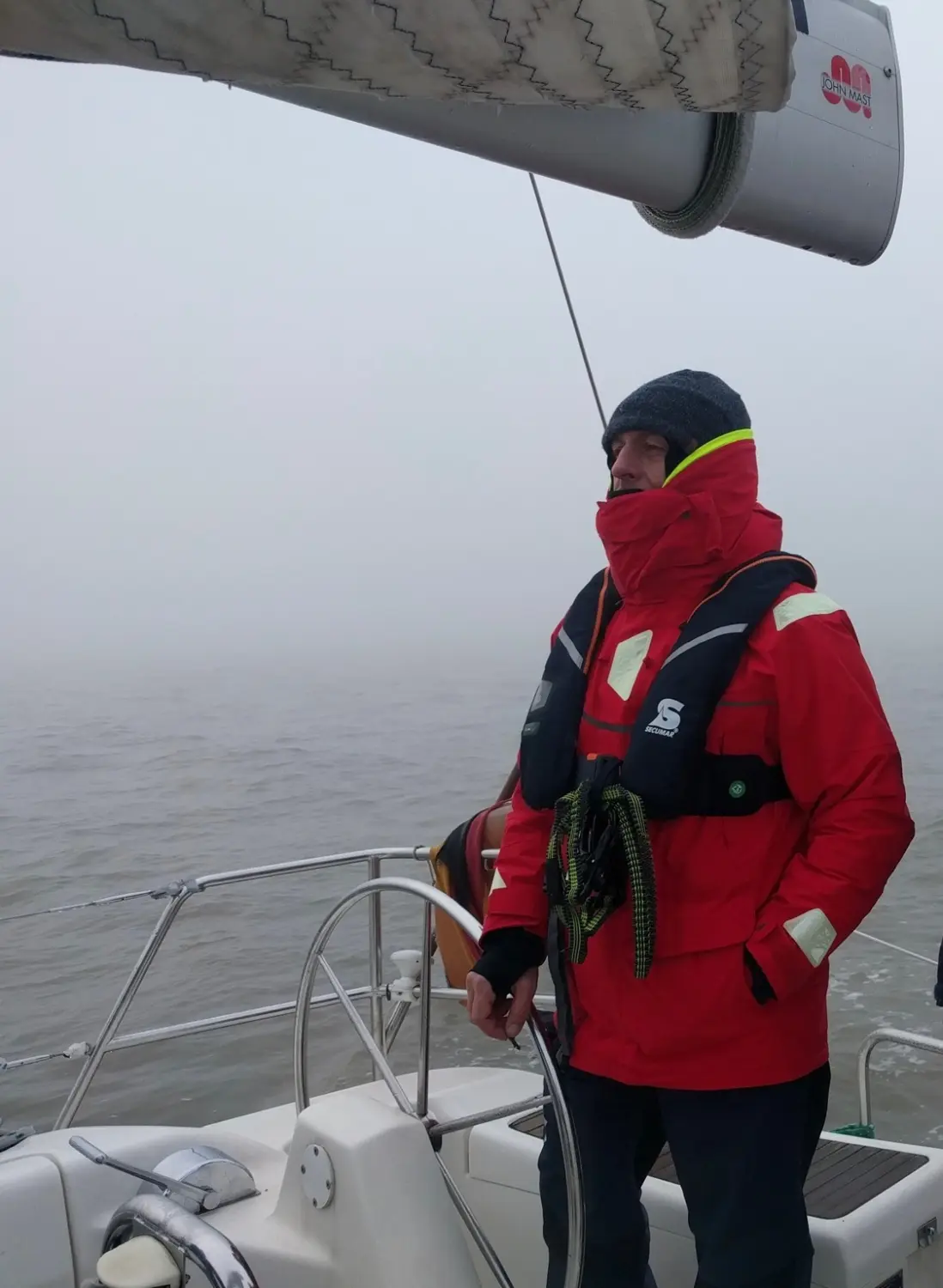 Successful Sailing - Skipper Thomas Lindloff beim Segeln auf dem Meer