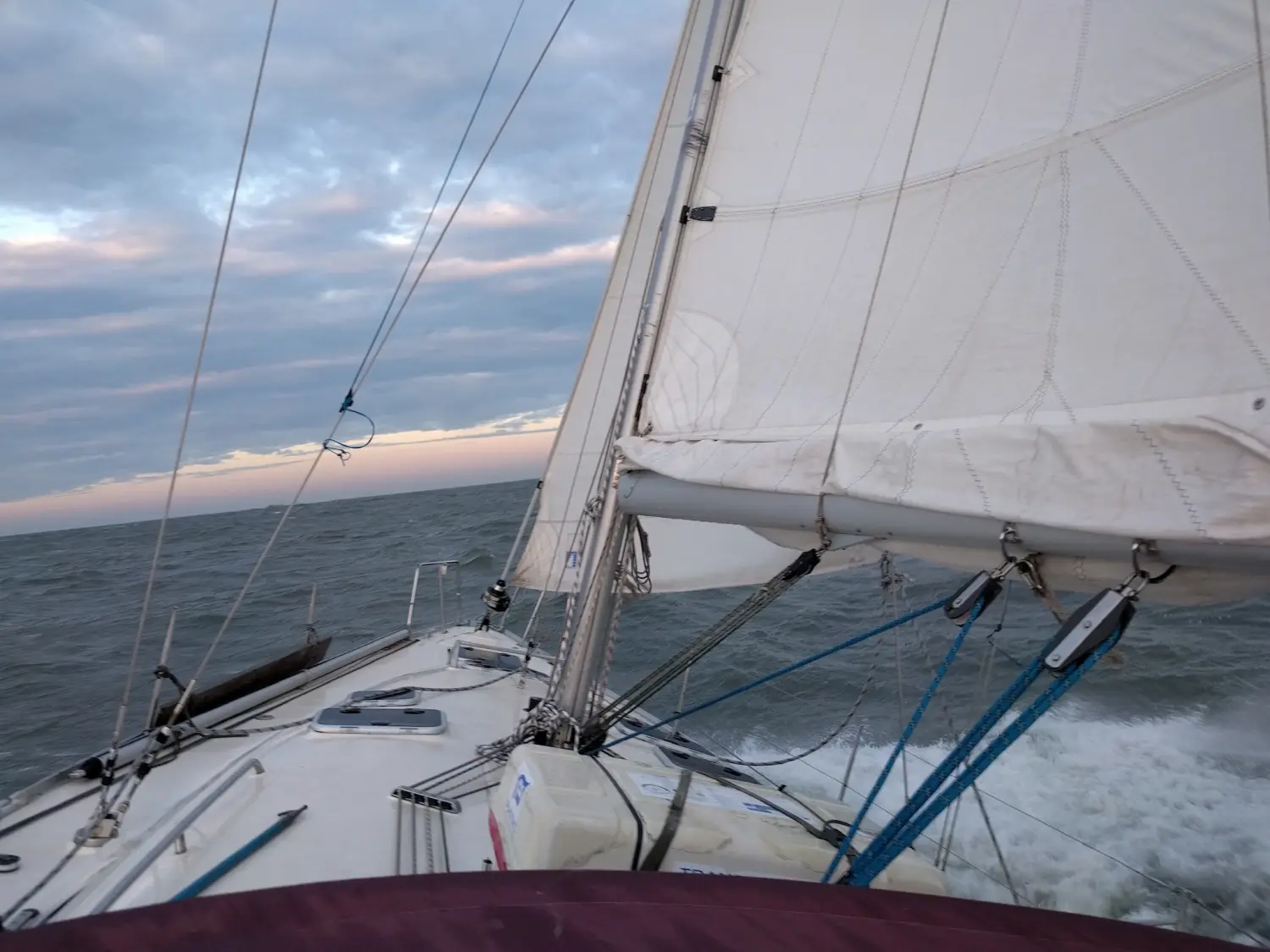 Successful Sailing - Boot segeln im Meer