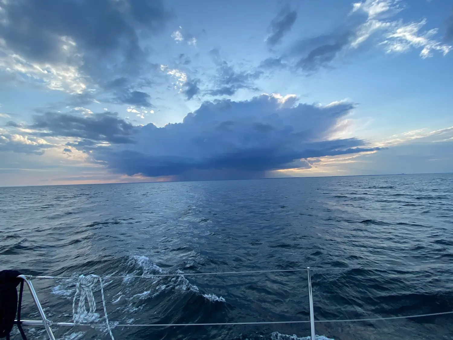 Successful Sailing - Wolken im Meer